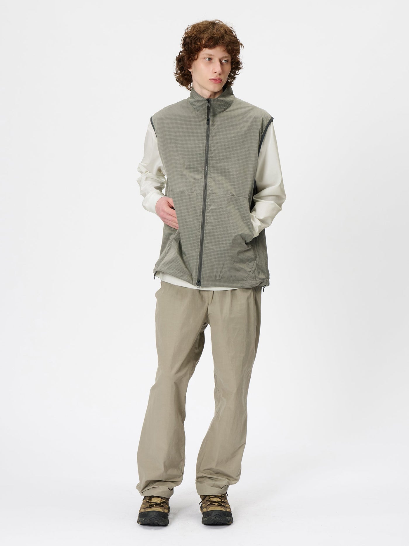 Model: Height 185cm / 6'0" | Wearing: MOON MIST / 3