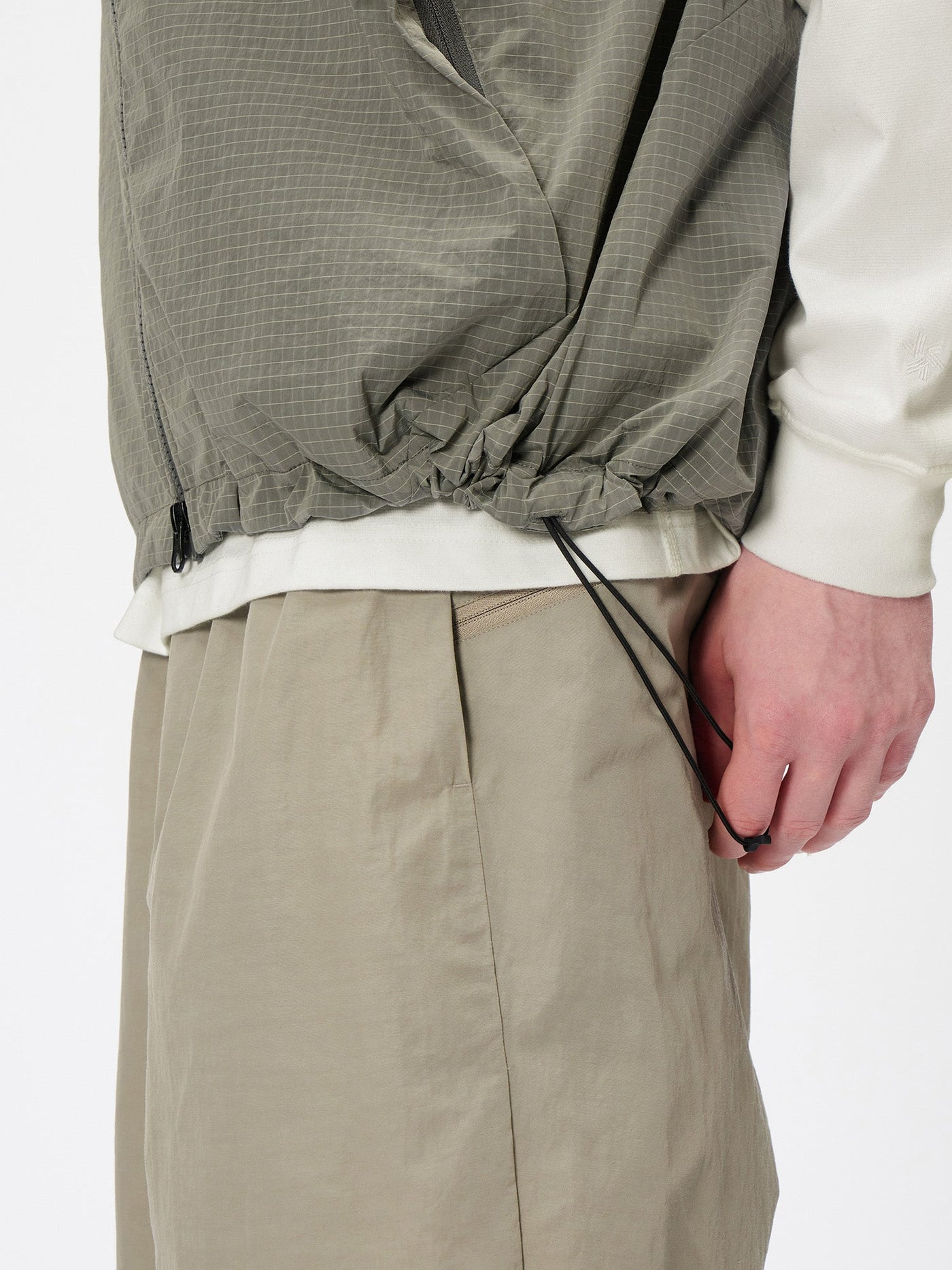 Model: Height 185cm / 6'0" | Wearing: MOON MIST / 3