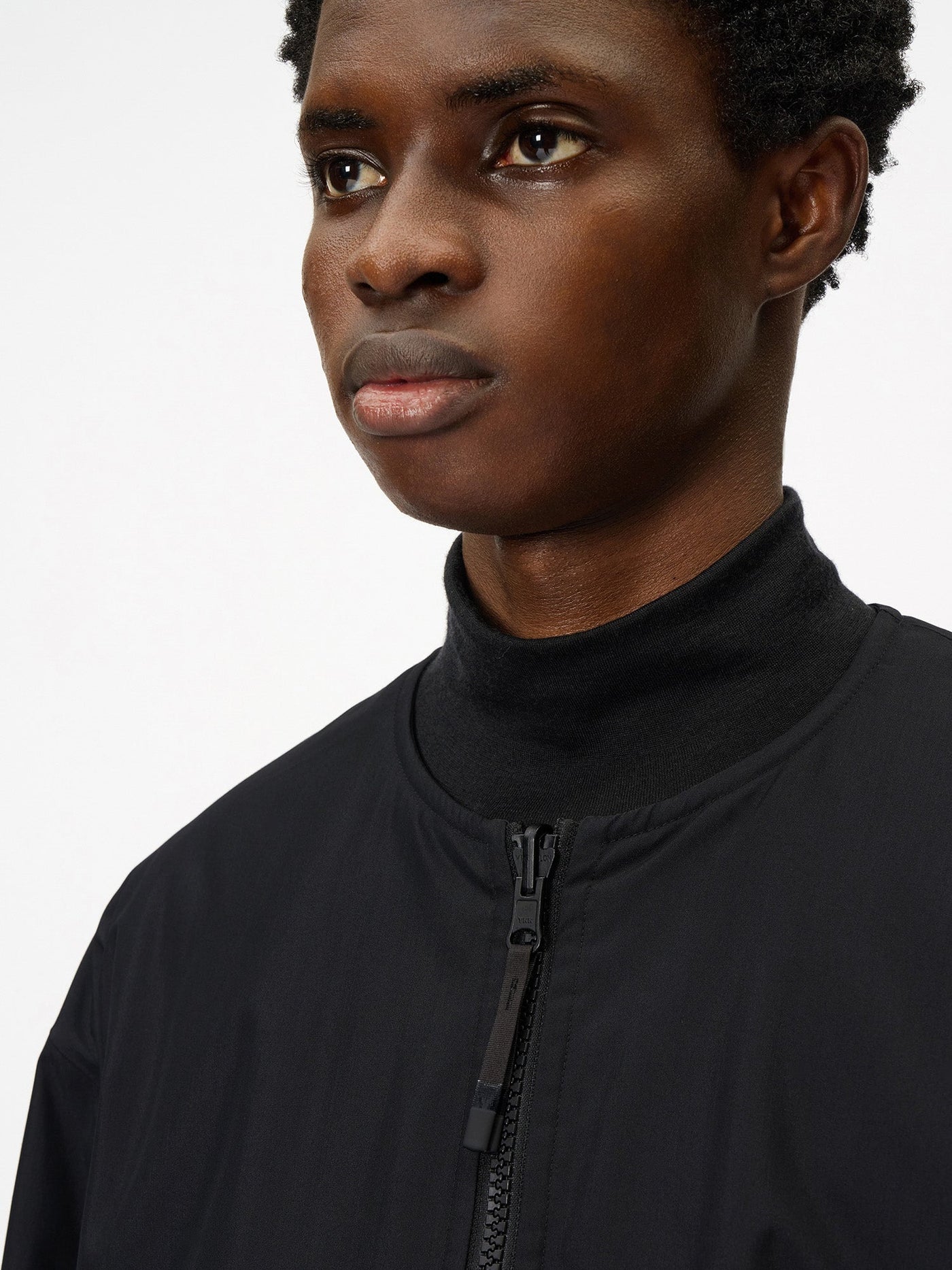 Model: Height 187cm / 6'1" | Wearing: BLACK / 3