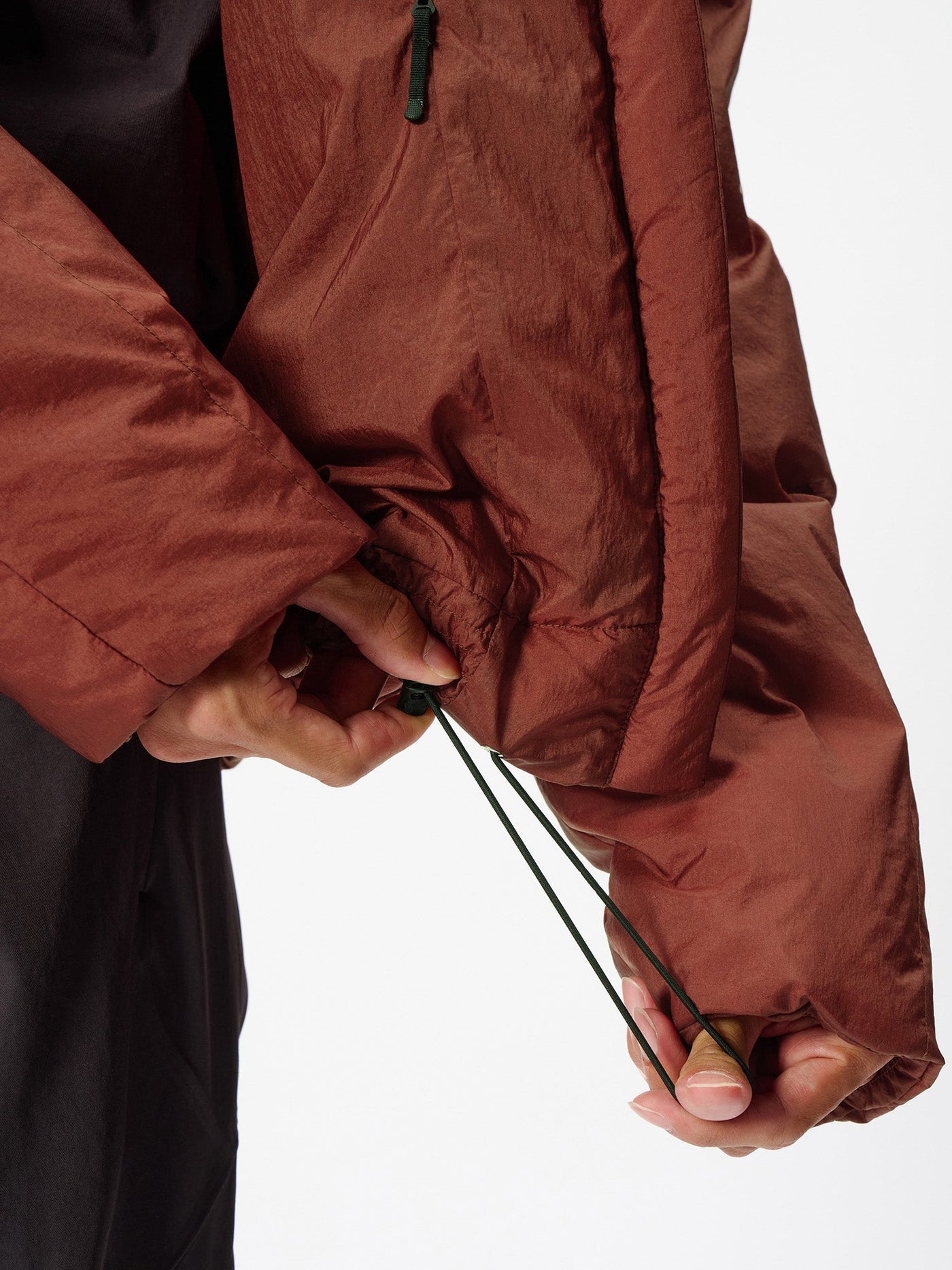 Model: Height 186cm / 6'1" | Wearing: MADDER BROWN / 3