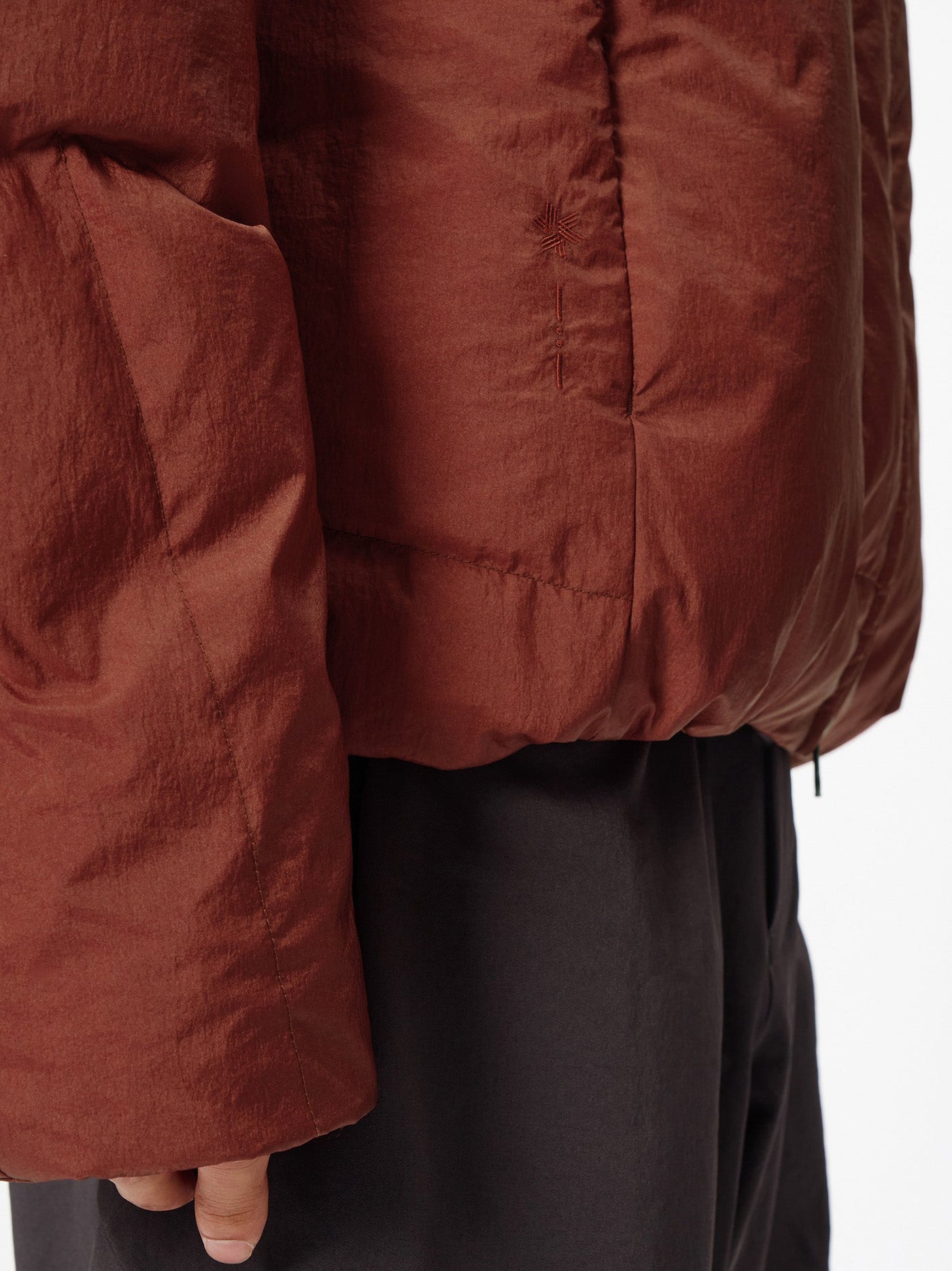 Model: Height 186cm / 6'1" | Wearing: MADDER BROWN / 3