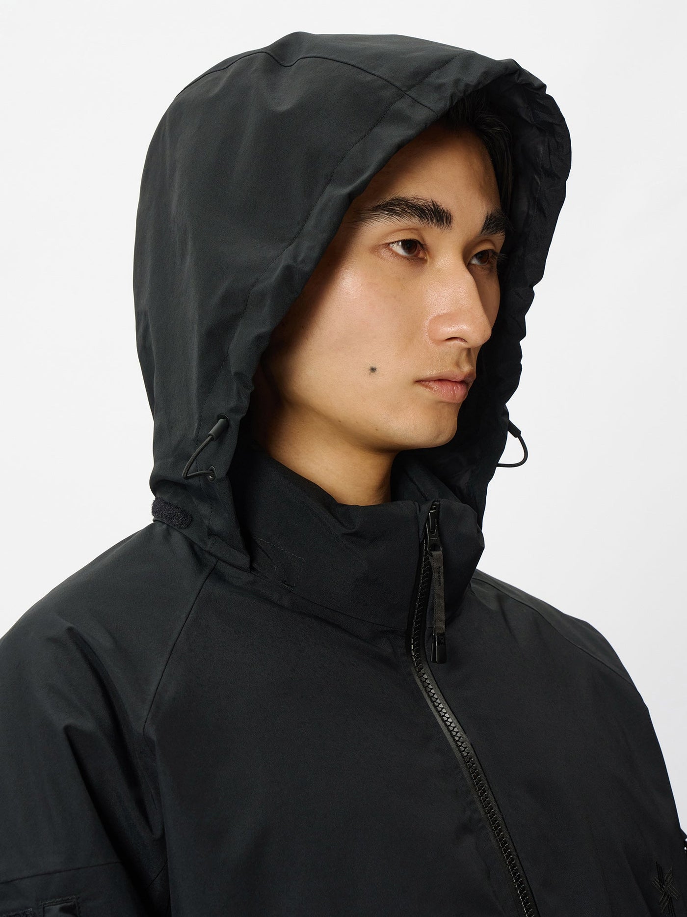 Model: Height 186cm / 6'1" | Wearing: BLACK / 3