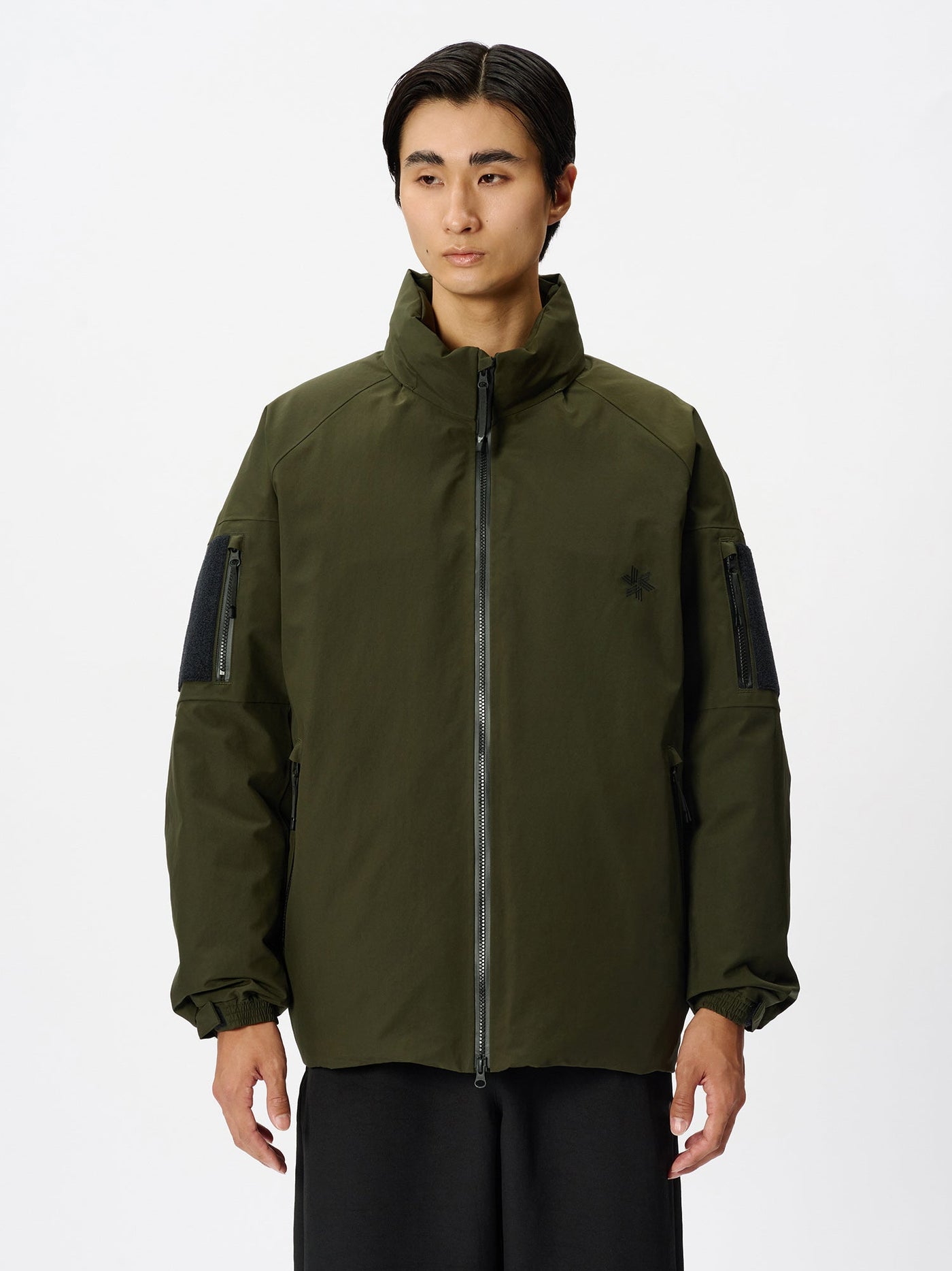 Model: Height 186cm / 6'1" | Wearing: KHAKI / 3