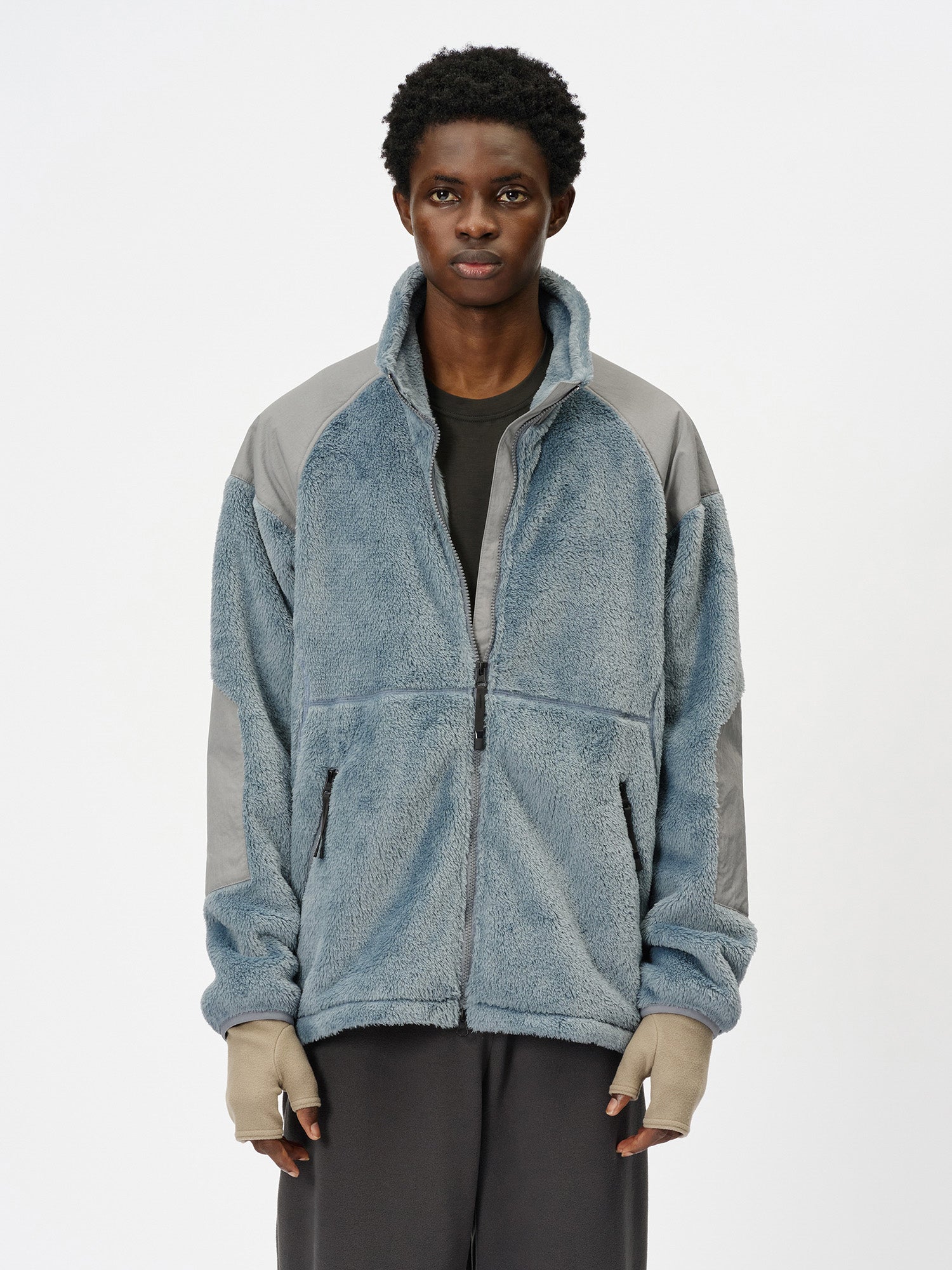 Model: Height 187cm / 6'1" | Wearing: AQUA GRAY / 3