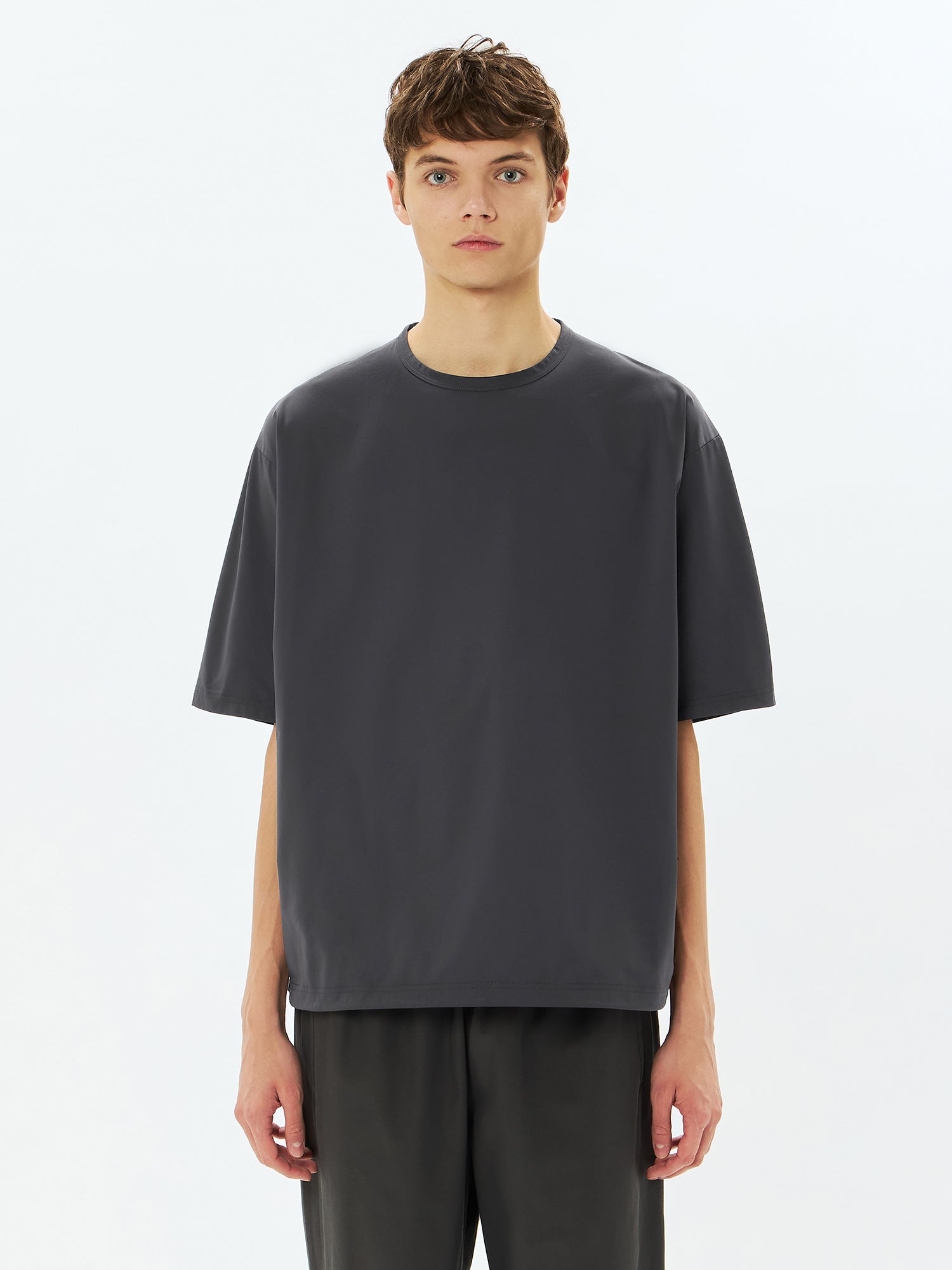 Model: Height 186cm / 6'1" | Wearing: DEEP CHARCOAL / 3