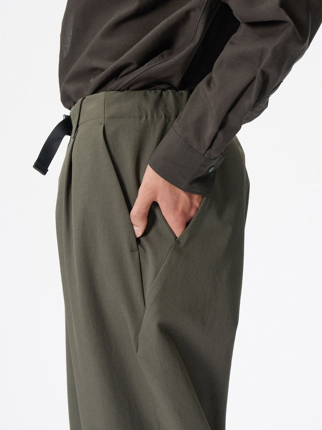 One Tuck Tapered Stretch Pants – 골드윈(Goldwin) 공식 온라인 스토어