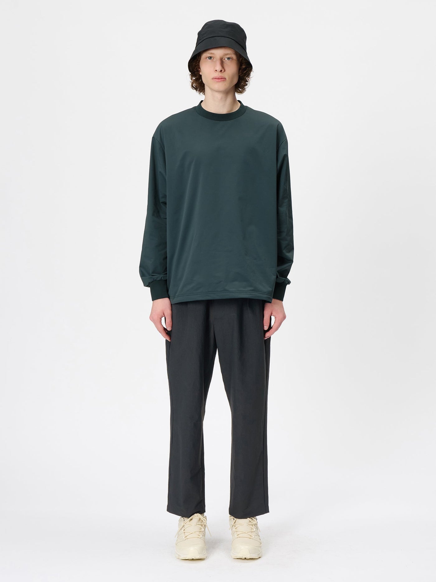 Model: Height 185cm / 6'0" | Wearing: DEEP CHARCOAL / 3