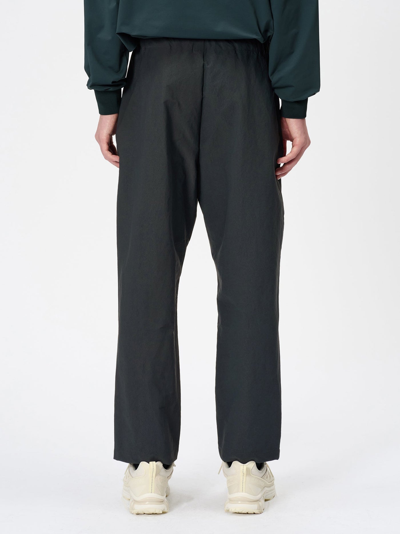 Model: Height 185cm / 6'0" | Wearing: DEEP CHARCOAL / 3