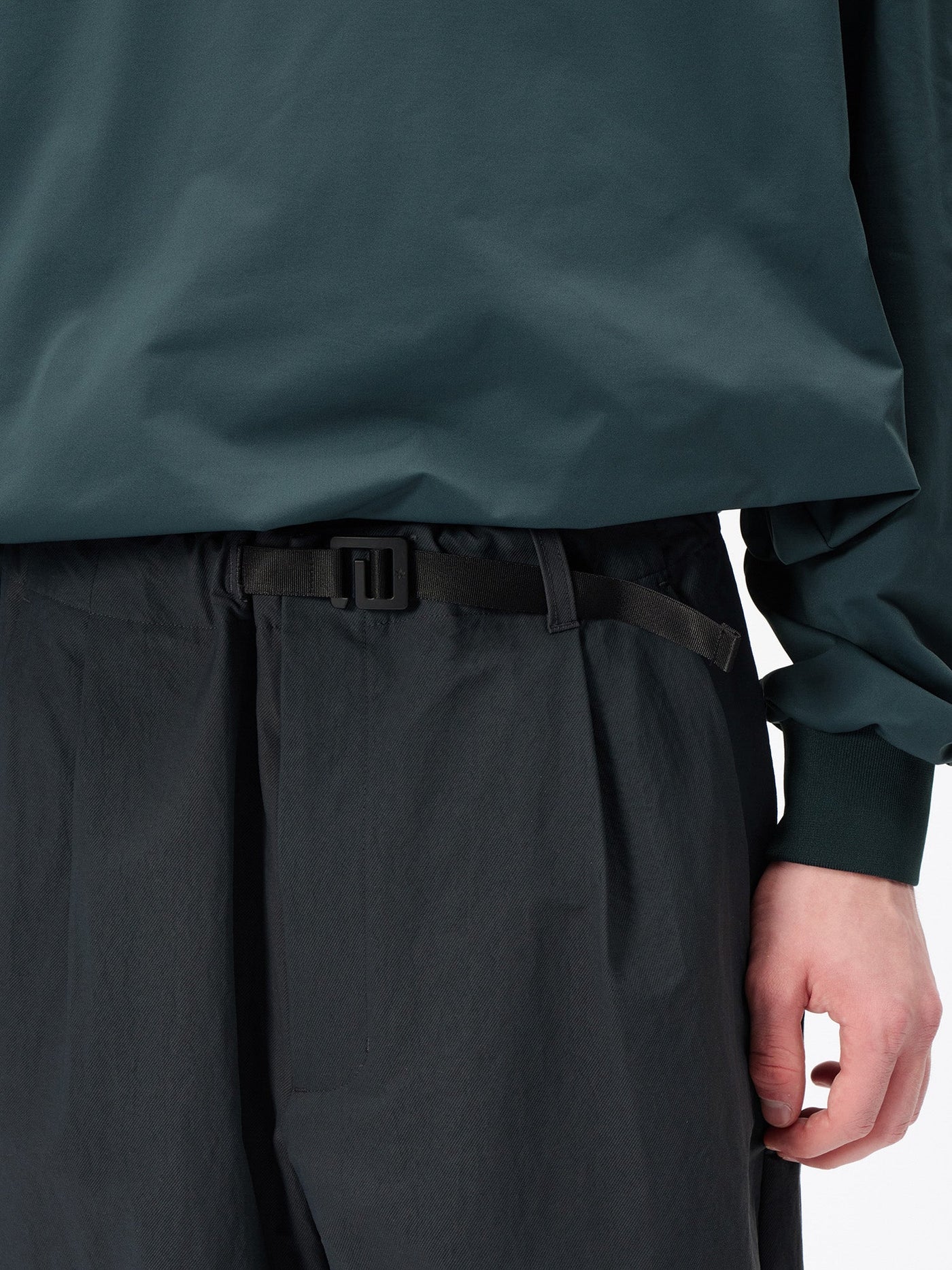 Model: Height 185cm / 6'0" | Wearing: DEEP CHARCOAL / 3