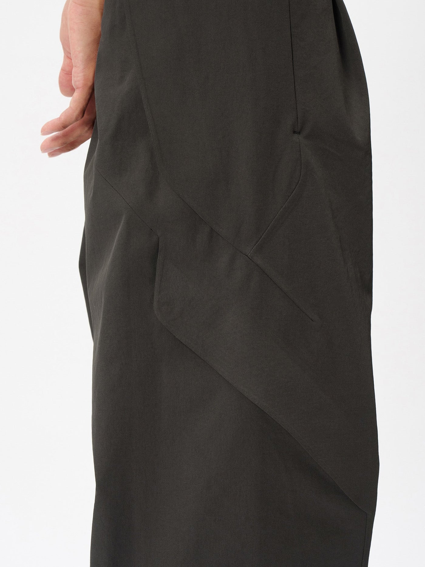 Model: Height 186cm / 6'1" | Wearing: AFTER DARK / 3