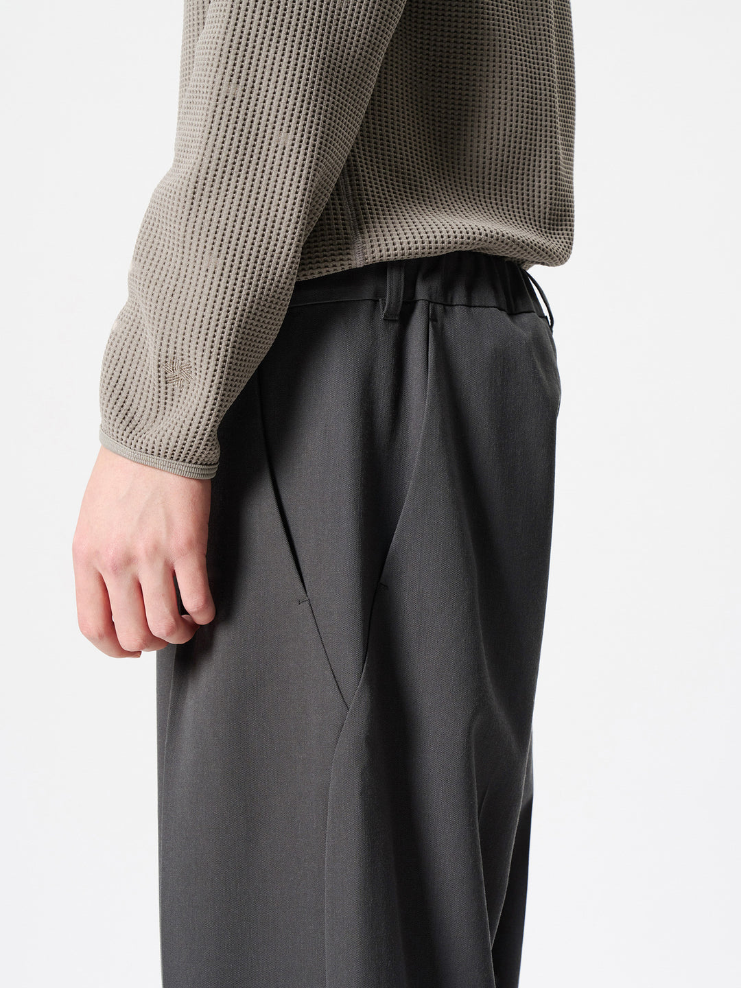 メンズウェア 8gshoot ONE TUCK WOOL BLEND PANTS One Tuck Straight Wool Pants – 골드윈(Goldwin) 공식 온라인 스토어