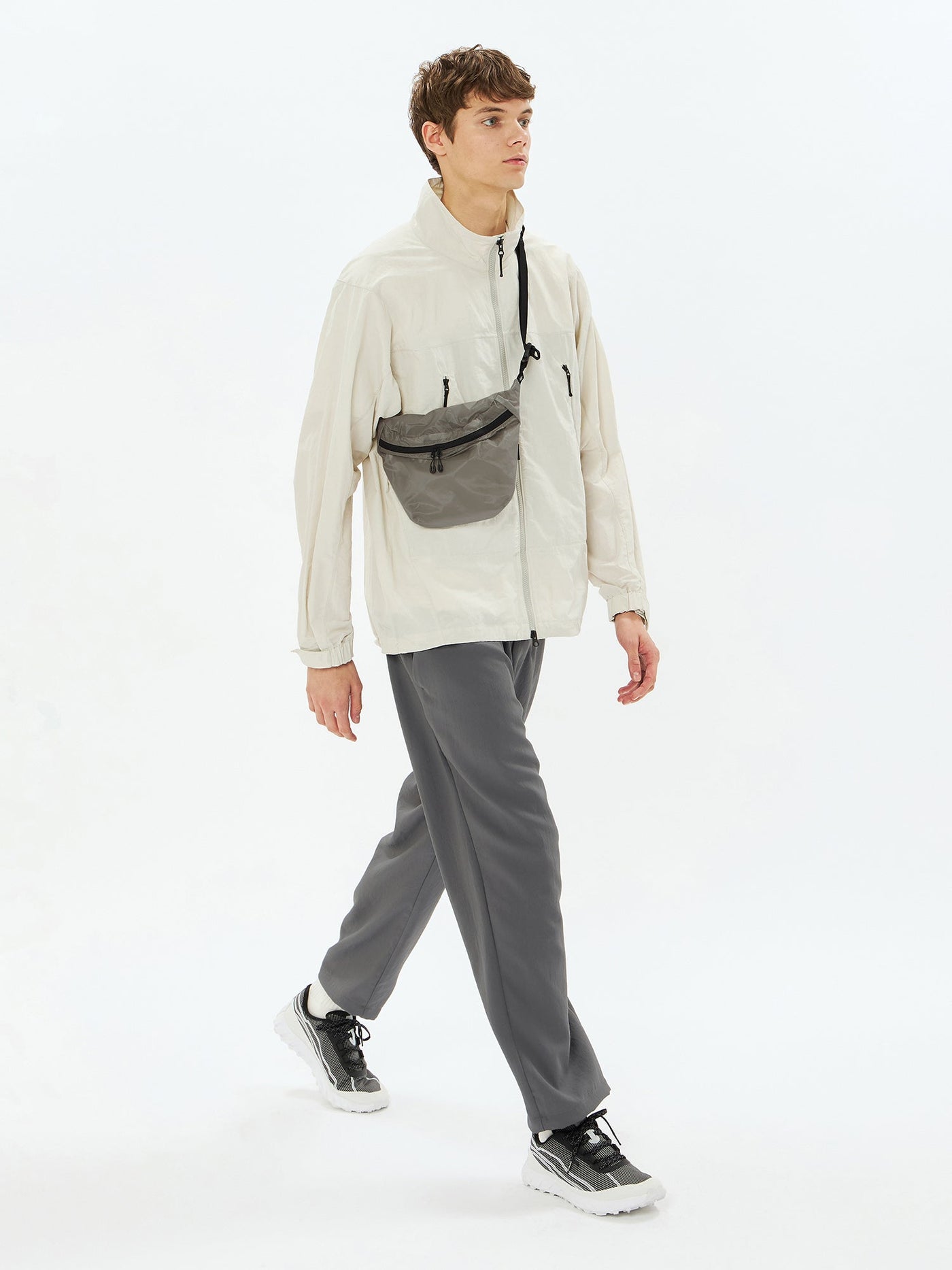 Model: Height 186cm / 6'1'' | Wearing: LIGHT GRAY