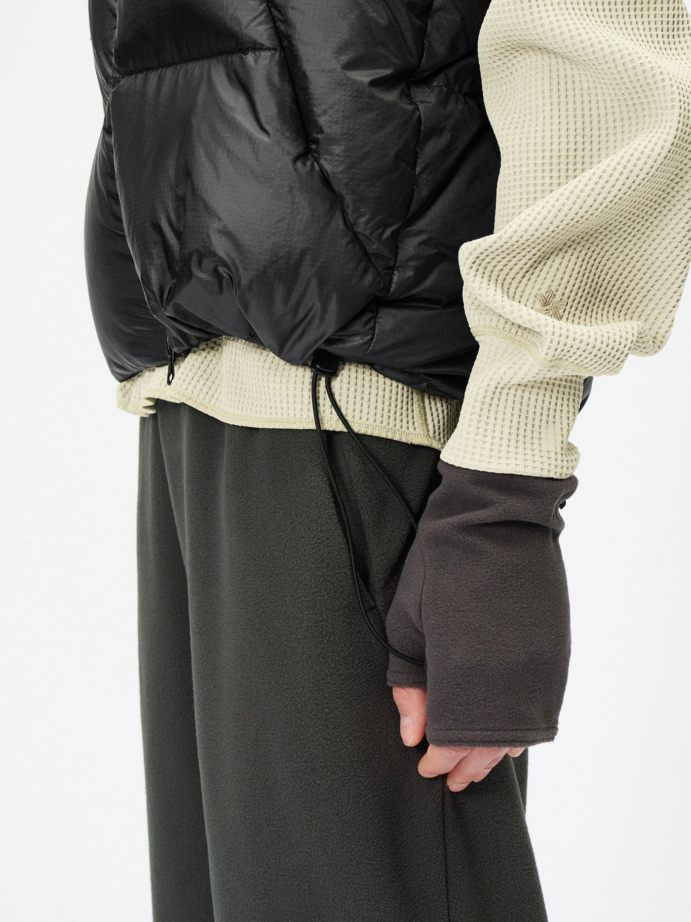 Model: Height 177cm / 5'8'' | Wearing: BLACK / 3