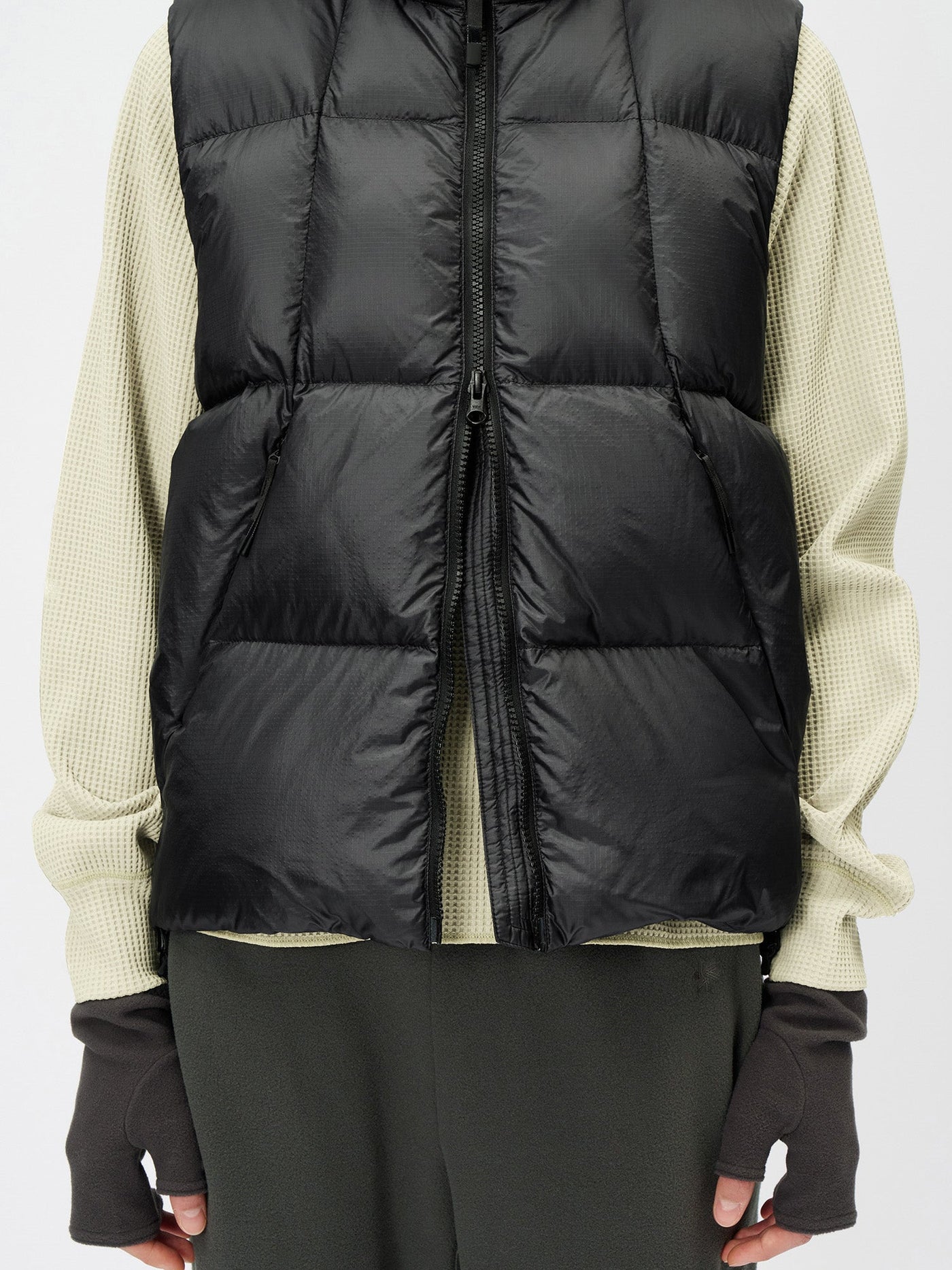 Model: Height 177cm / 5'8'' | Wearing: BLACK / 3