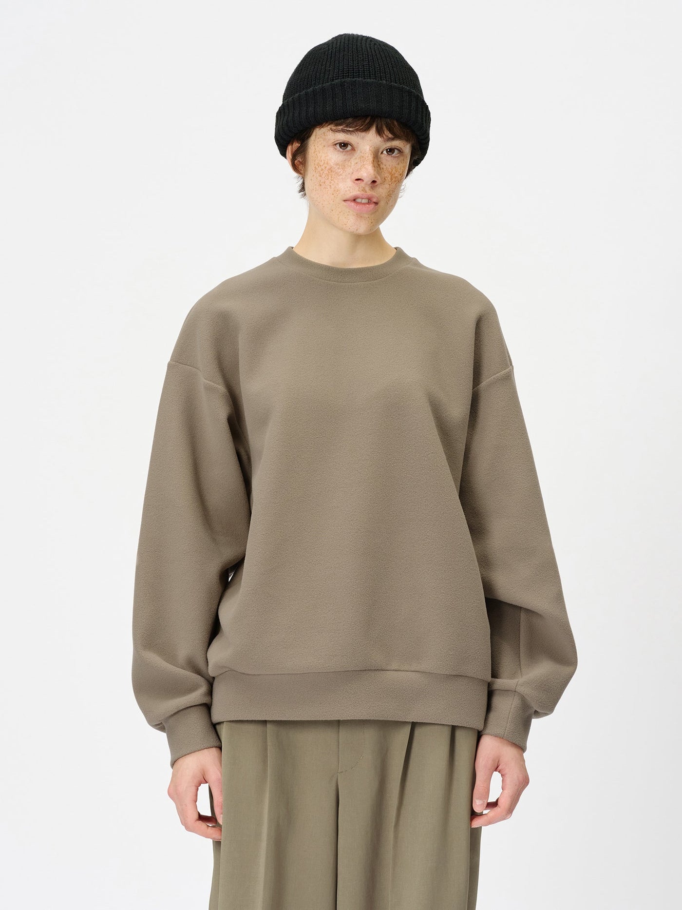 Model: Height 177cm / 5'8'' | Wearing: OLD BEIGE / 3