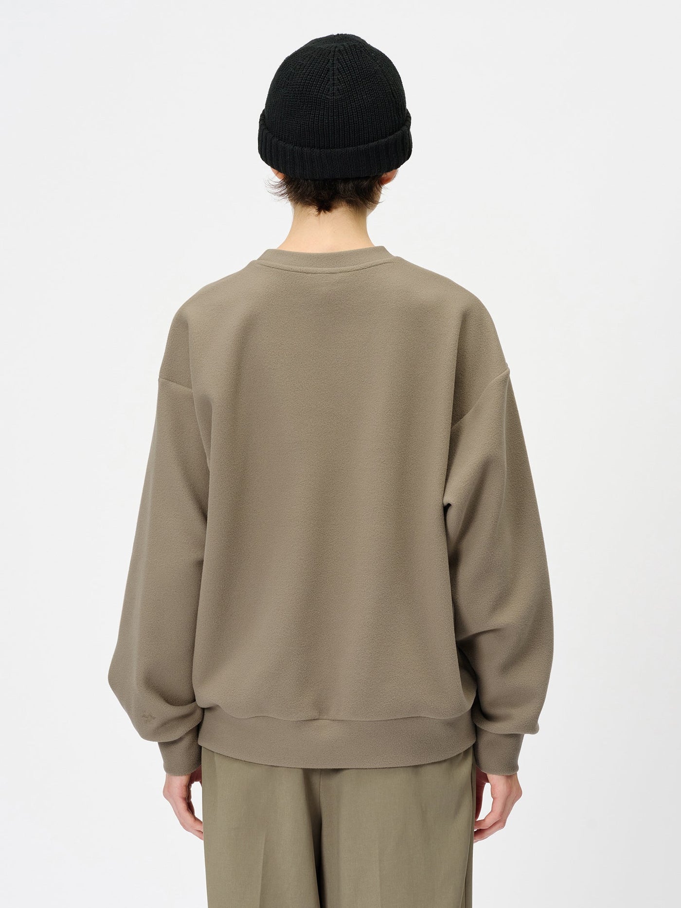Model: Height 177cm / 5'8'' | Wearing: OLD BEIGE / 3