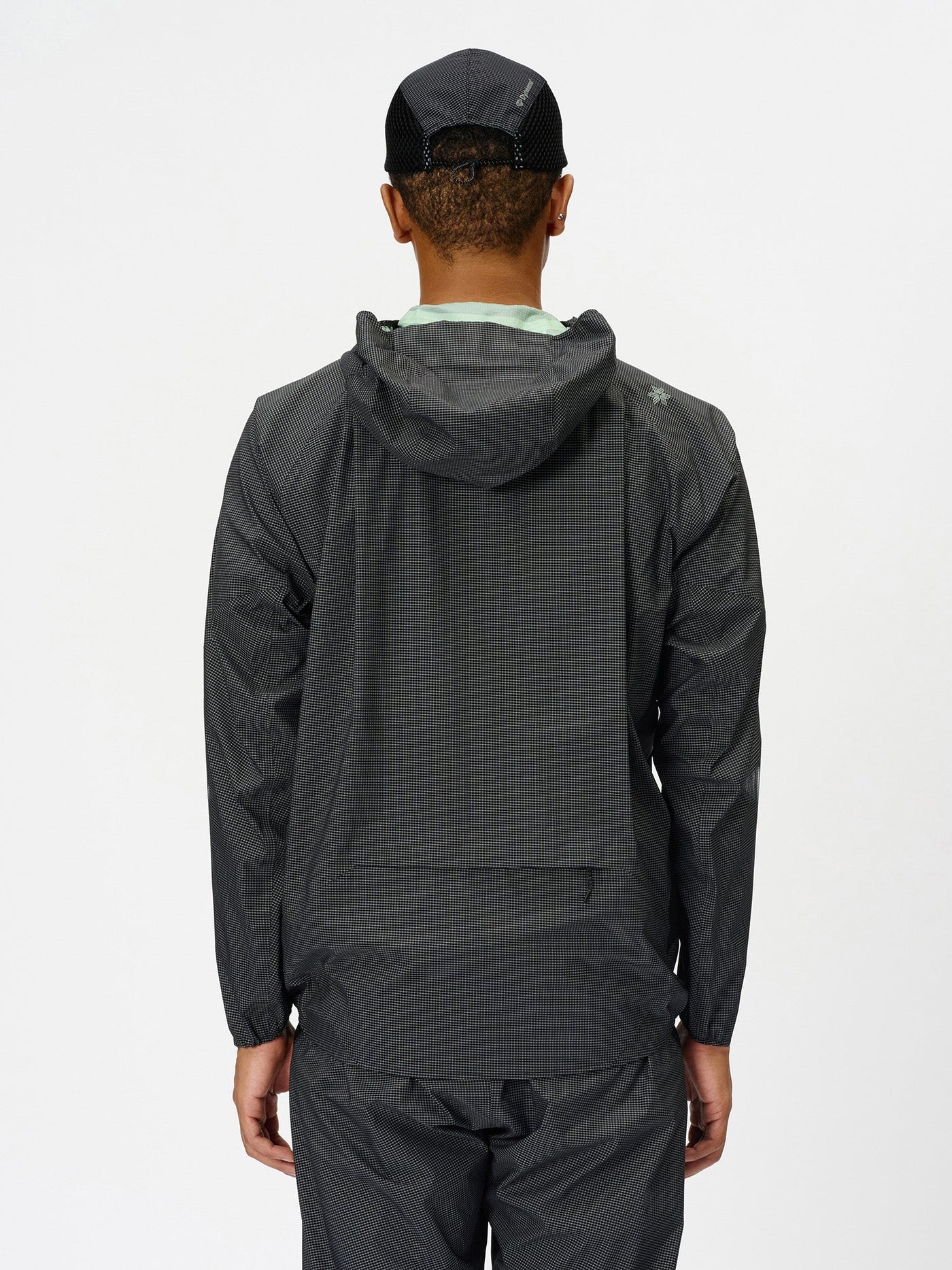 Model: Height 184cm / 6'0" | Wearing: BLACK / 3