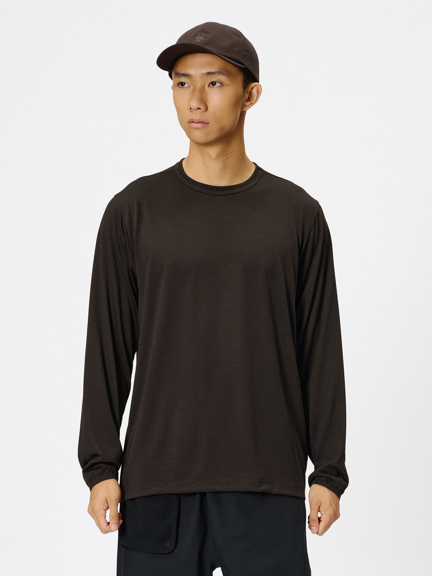 Model: Height 183cm / 6'0" | Wearing: BITTER BROWN / 3