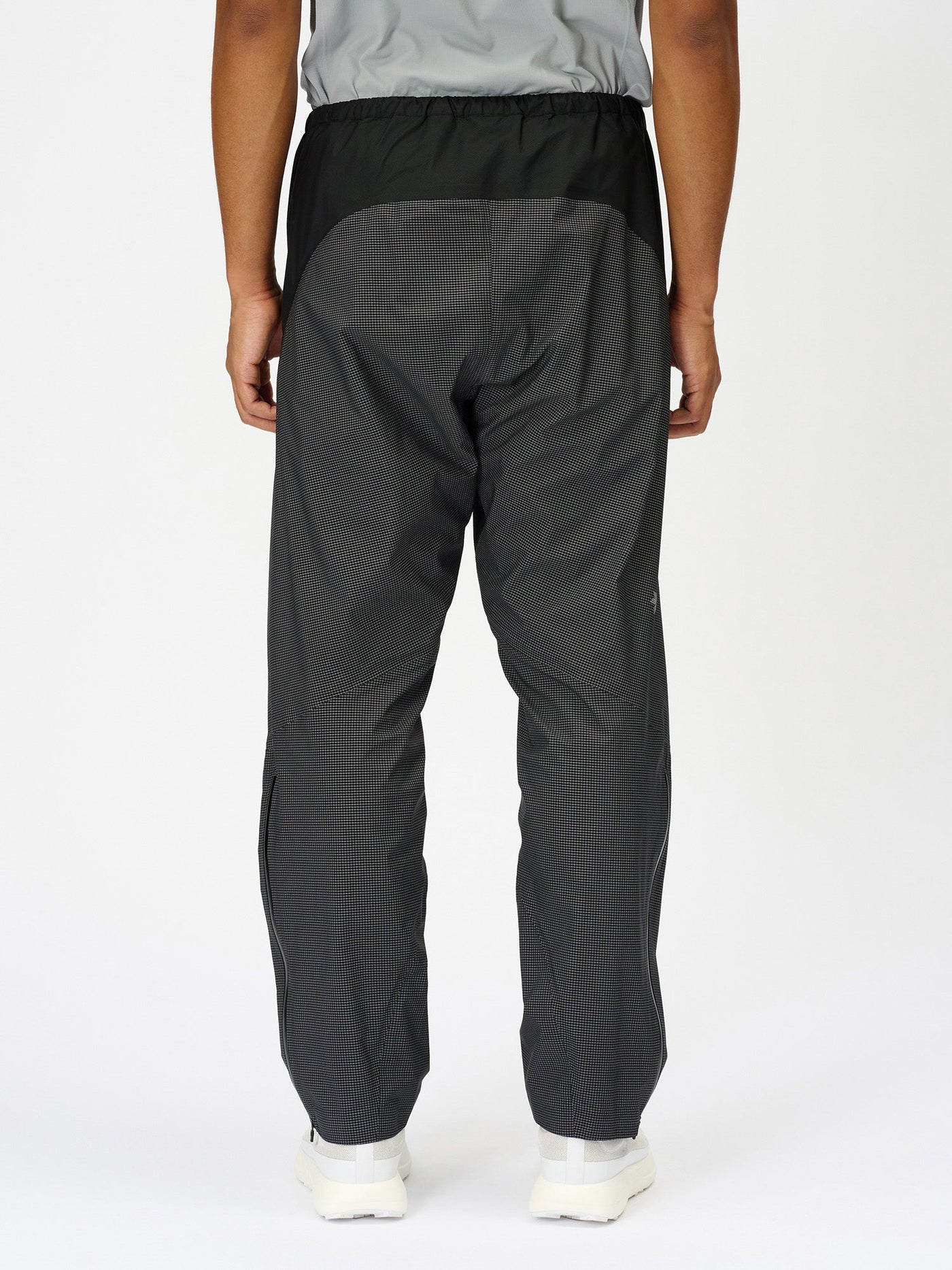 Model: Height 184cm / 6'0" | Wearing: BLACK / 3