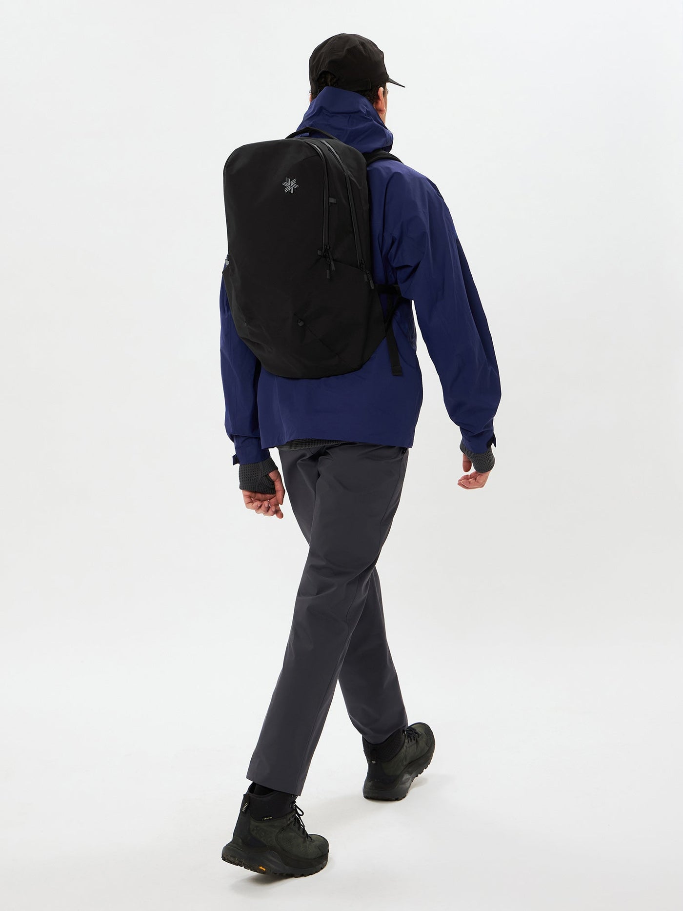 Model: Height 185cm / 6'0'' | Wearing: BLACK
