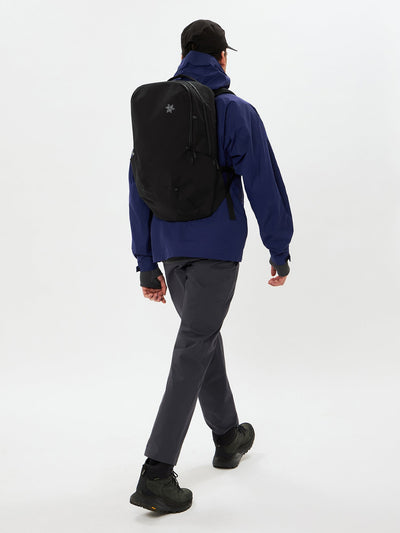 Model: Height 185cm / 6'0'' | Wearing: BLACK