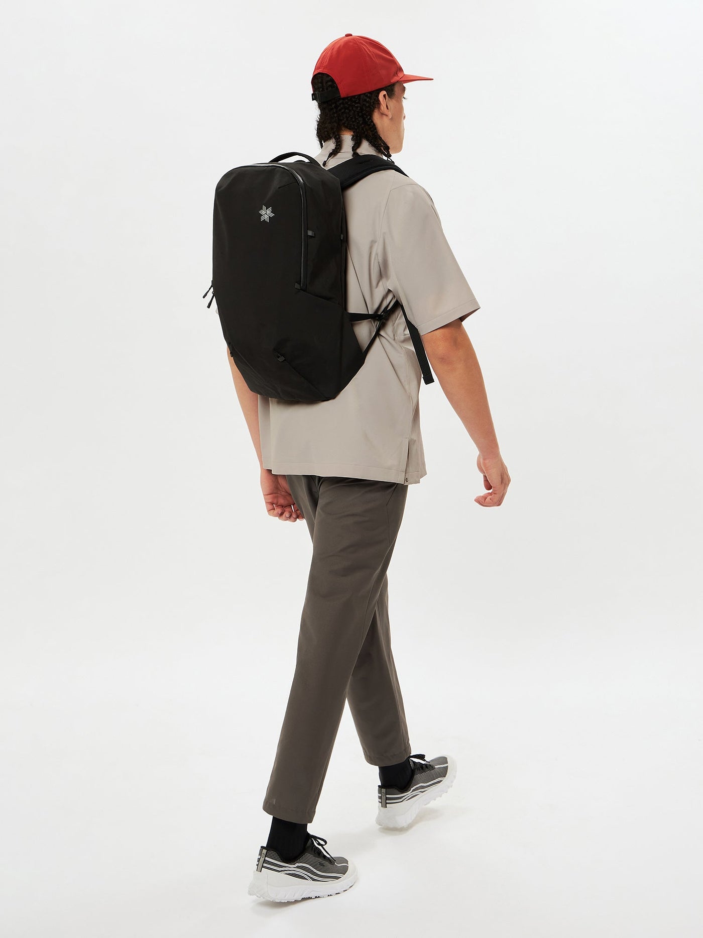 Model: Height 185cm / 6'0'' | Wearing: BLACK