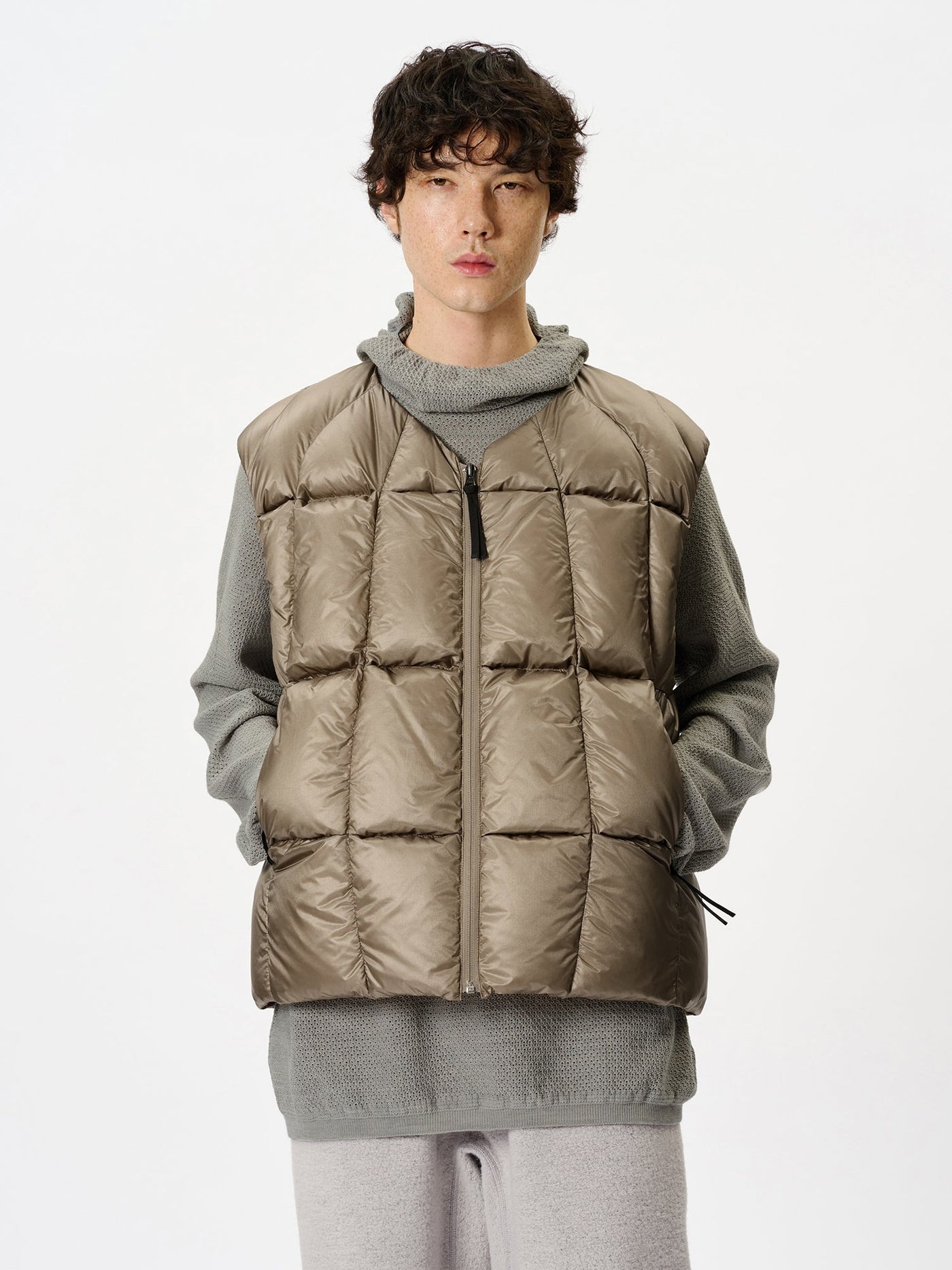 Three-Dimensional Down Light Vest