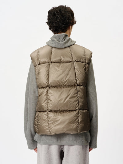 Three-Dimensional Down Light Vest