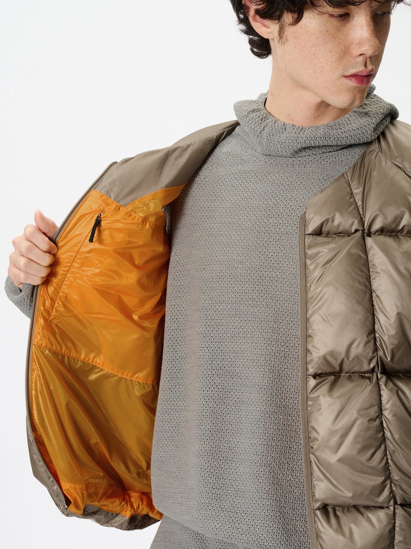 Three-Dimensional Down Light Vest