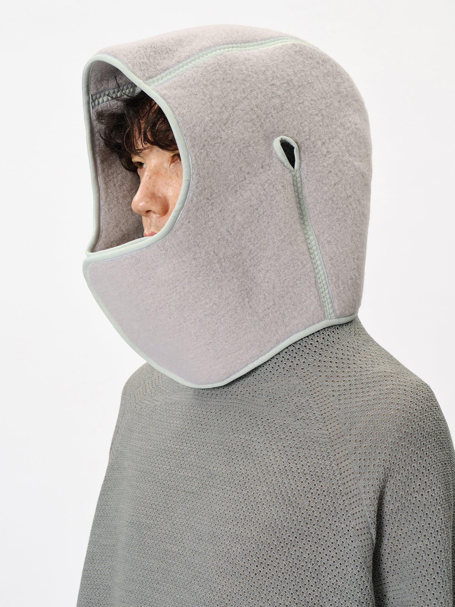 Model: Height 183cm / 6'0" | Wearing:ASH GRAY / F